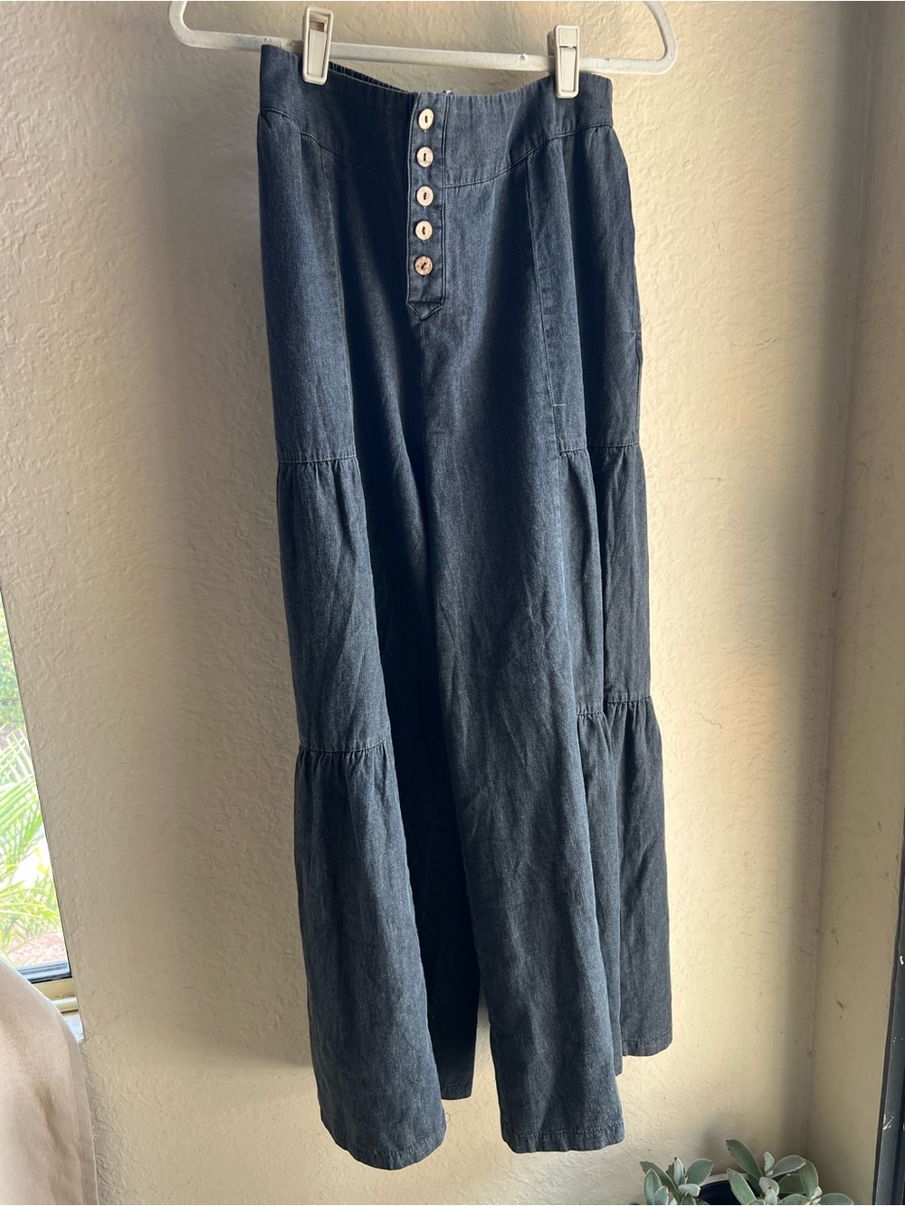 Mustard Seed Black Wide-Leg Tiered Button-Front Pants